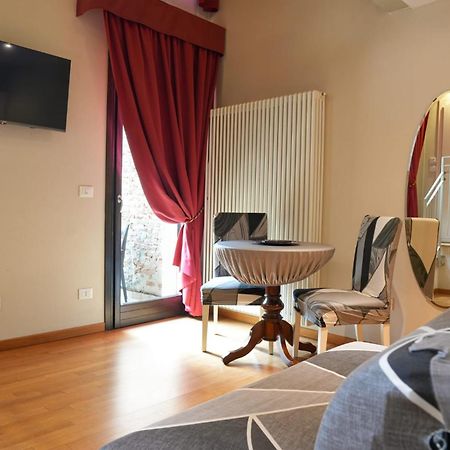 Honey Rooms Ферара Екстериор снимка
