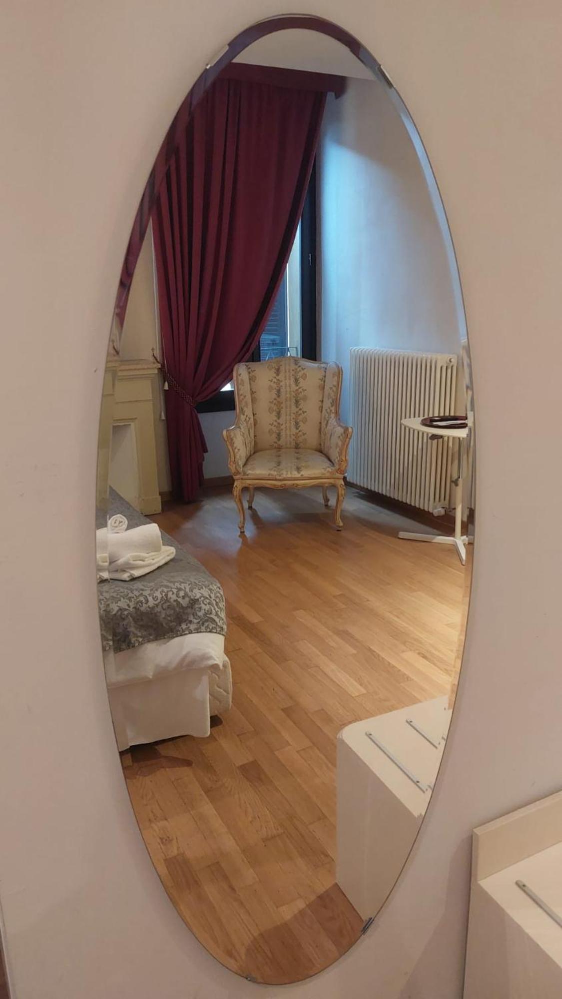 Honey Rooms Ферара Екстериор снимка