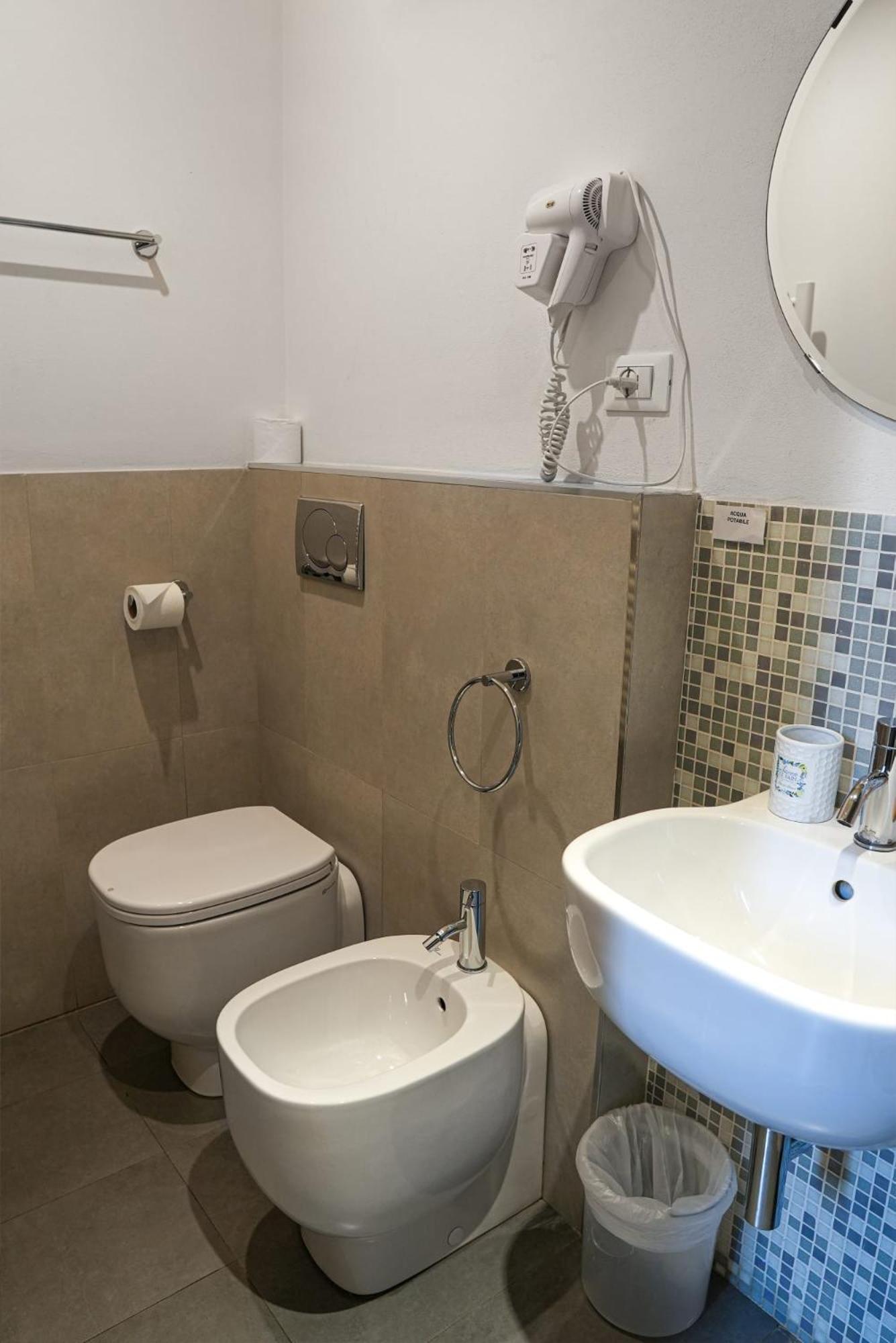 Honey Rooms Ферара Екстериор снимка