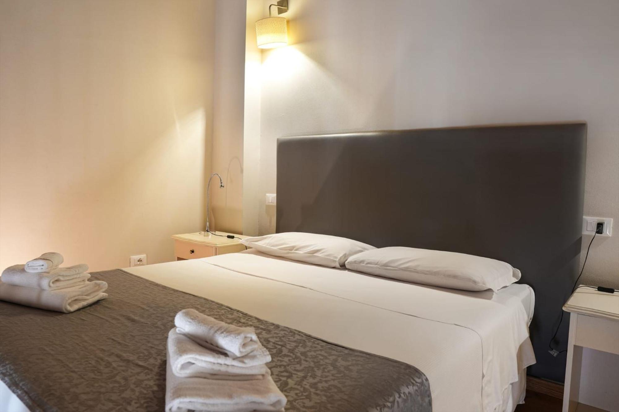 Honey Rooms Ферара Екстериор снимка