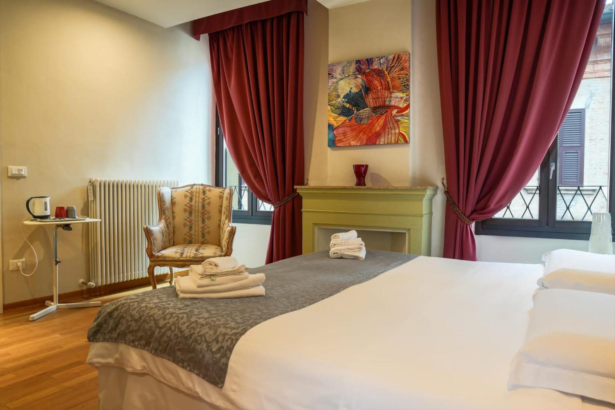 Honey Rooms Ферара Екстериор снимка