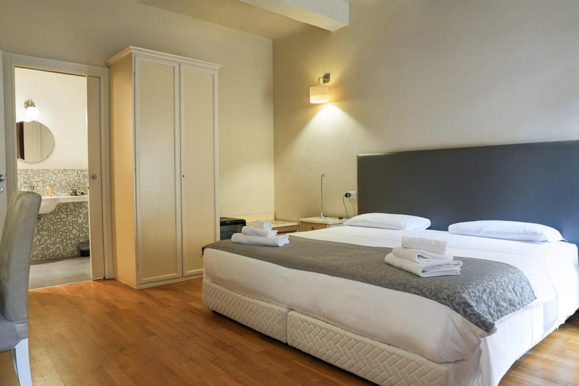 Honey Rooms Ферара Екстериор снимка