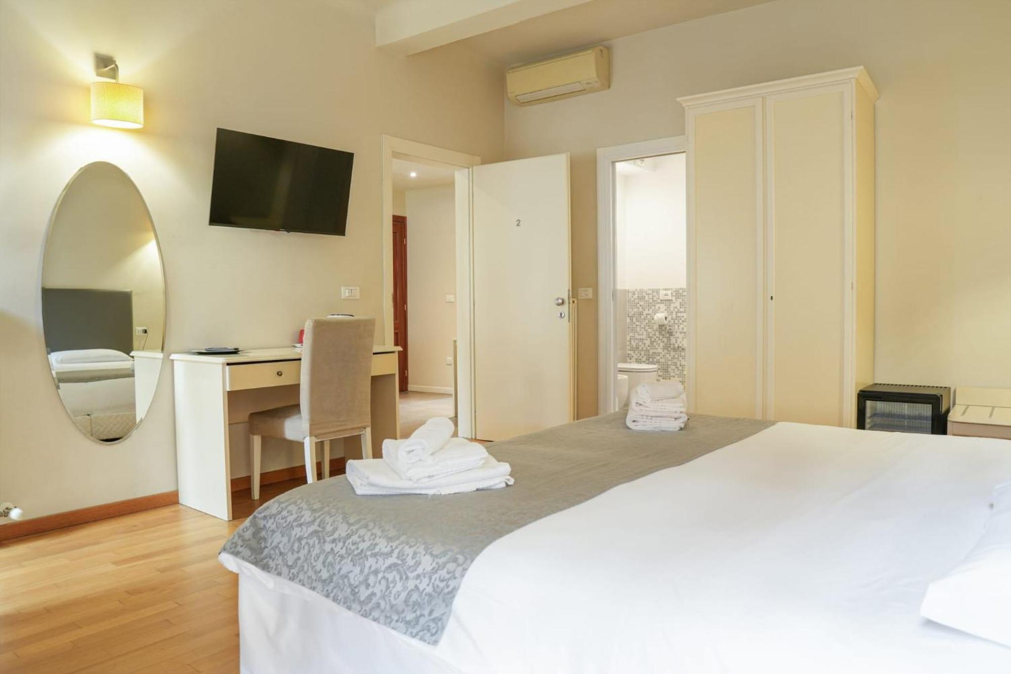 Honey Rooms Ферара Екстериор снимка